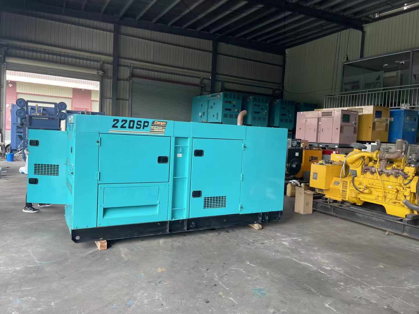 巴音郭楞柴油发电机组长期不间断运行时，如何监控其温度和压力？