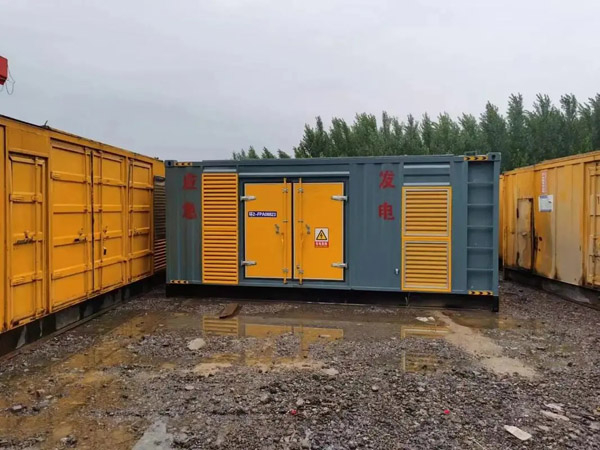 巴音郭楞柴油发电机如何判断干式空气滤清器是否需要更换？