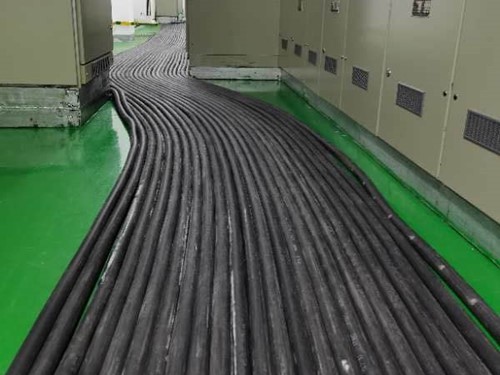 巴音郭楞如何根据理论计算公式计算温度对特定电压测量结果的影响？